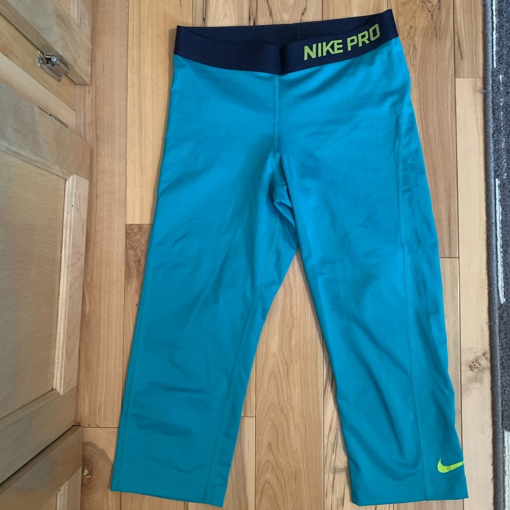 Nike pro capris